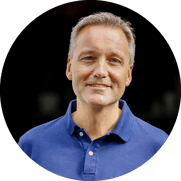 Headshot René (July 2025)_WEB-2